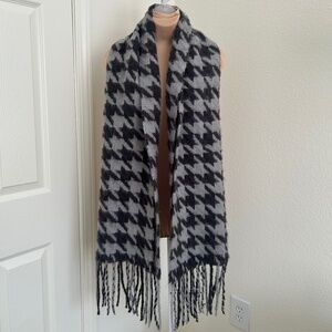 Houndstooth Grey/Black Scarf/Wrap NWOT